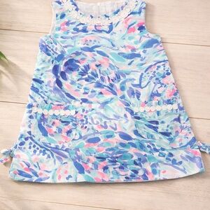 Adorable Lily Pulitzer Colorful Sleeveless Dress with Floral Pattern.